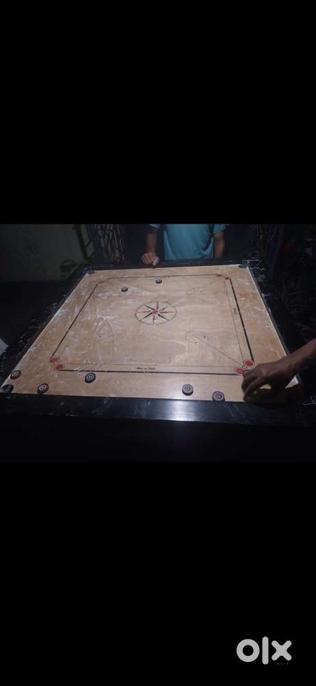 Carrom board