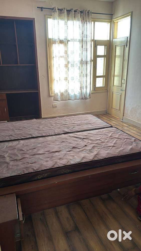 Independent 2bhk Flat in Shivjot Kharar near Bus stand on 4th Floor.