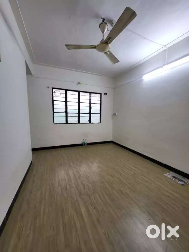 Looking for female flatemate