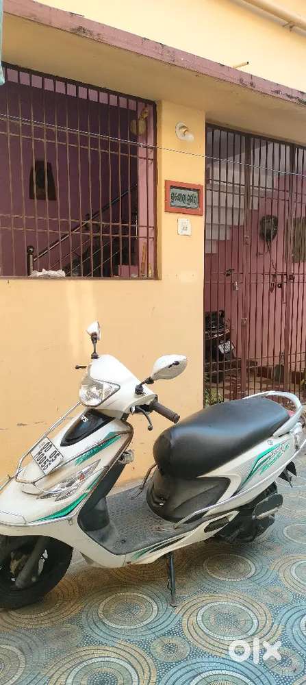 Scooty Zest for sale