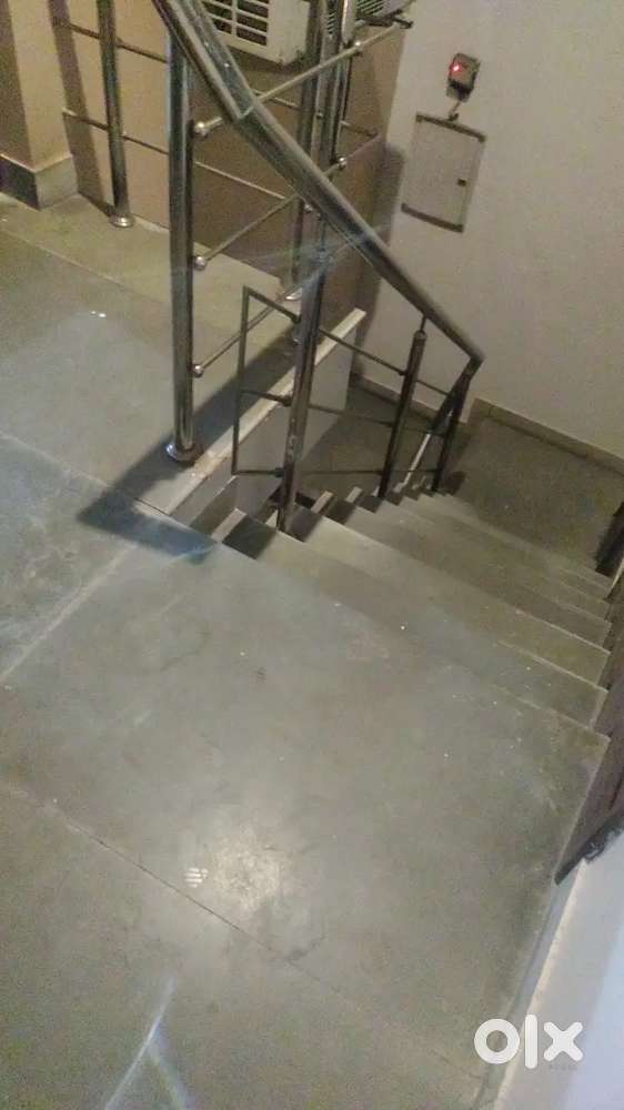 45sq yard 3 floor house for sale near Roshan bagh market