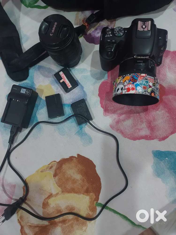 Canon 200d mark II with 2 lense bhi hai ek dam ok new hai