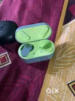 I want to sell 2 earbuds one plus and anchor