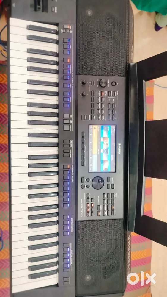 YAMAHA SX700 KEYBOARD ONLY 1 YEAR OLD