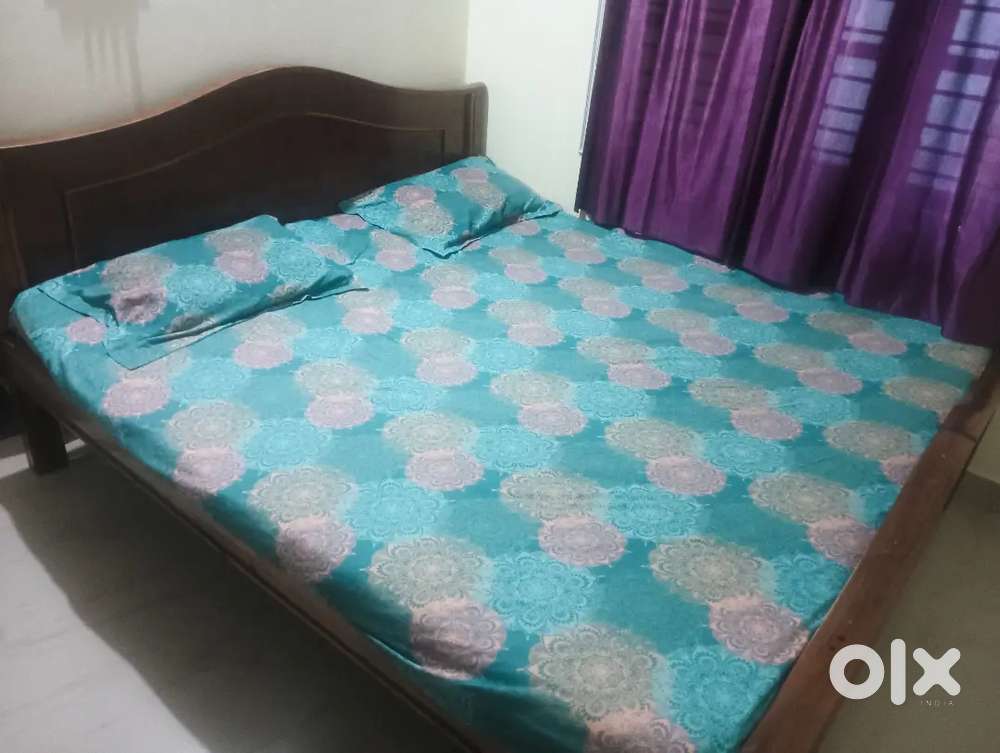 Beautiful excellent quality 6×6 1/2 King size  wooden cot and matress