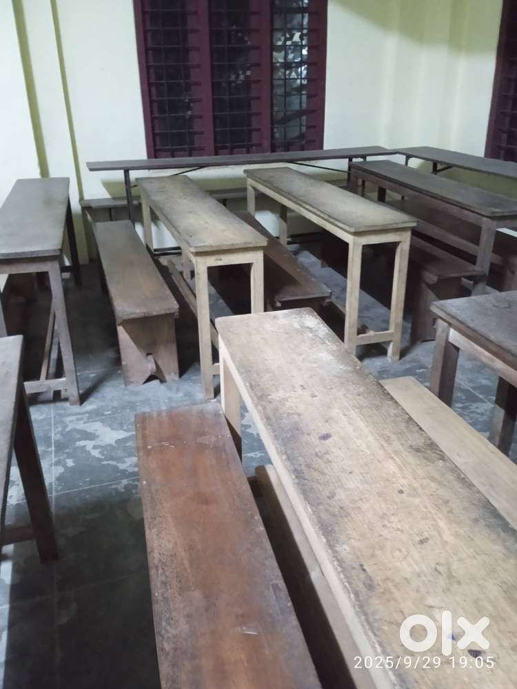 Bench desk suitable for classrooms
