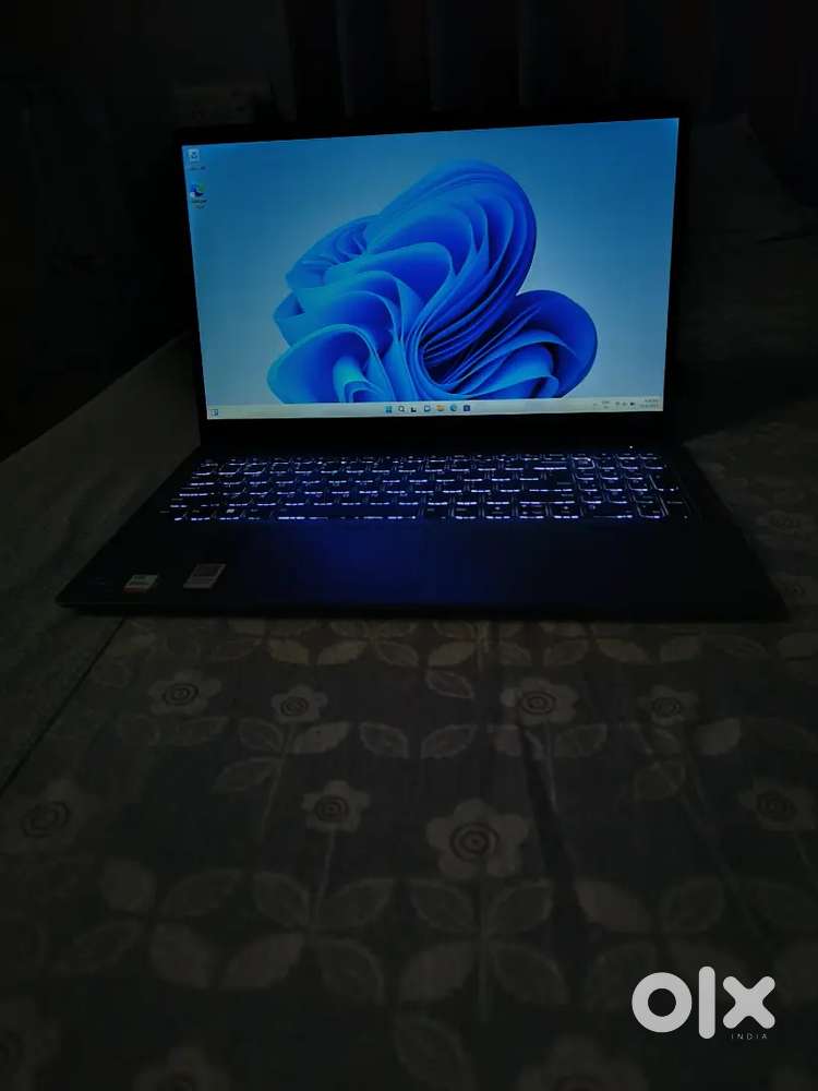 Lenovo IdeaPad Slim 3 Intel i5 12th Gen(15.6'', 16GB RAM, 512 GB SSD)