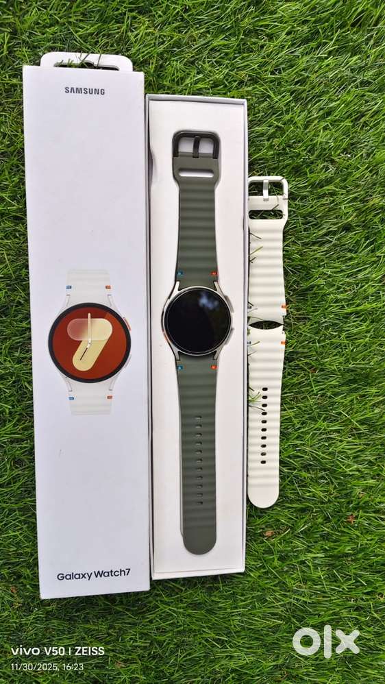 Samsung Galaxy Watch 7 (40mm, LTE) – Brand New + Extra Strap