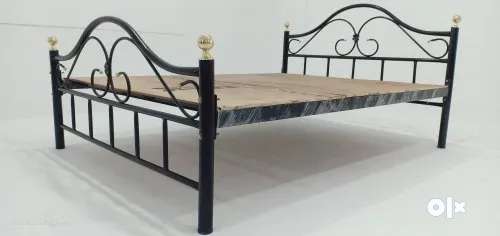 Iron bed in 1500