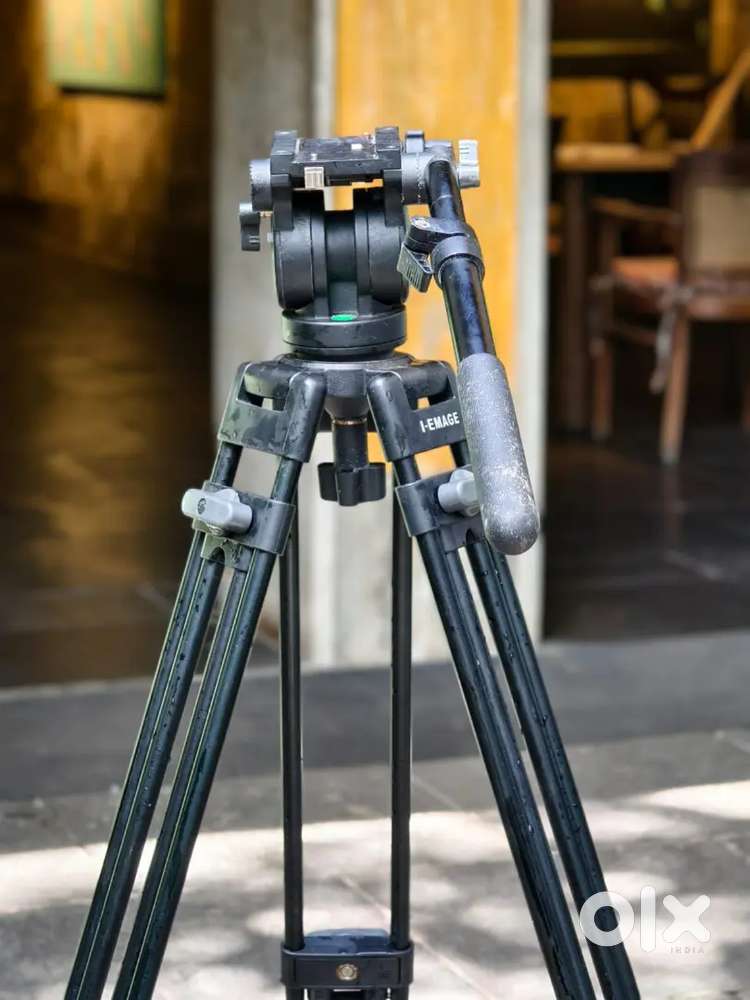 Camera tripod