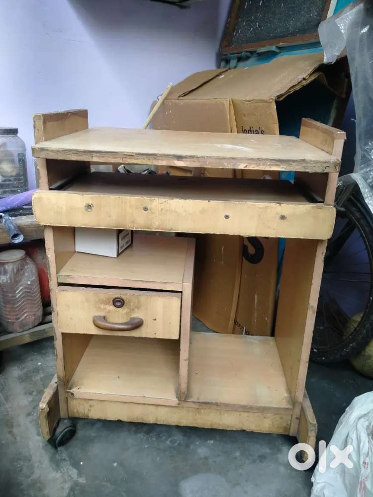 Computer table