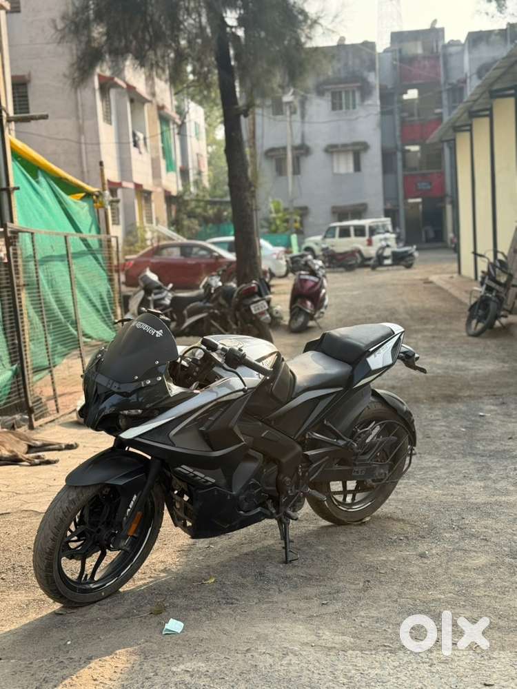Pulsar Rs 200 2021 Grey Colour