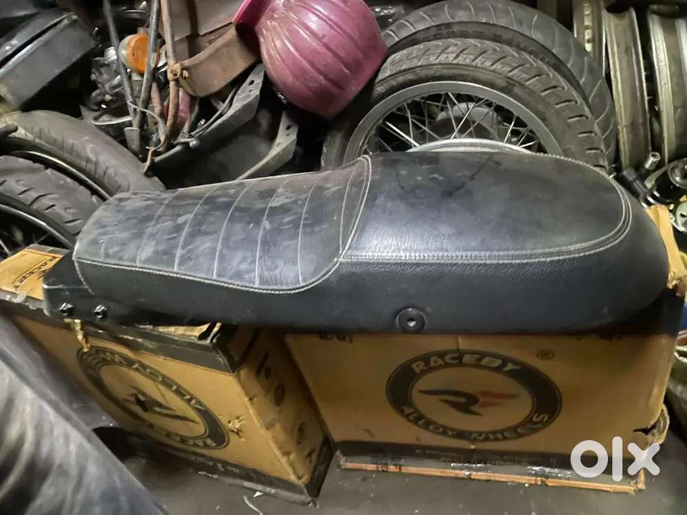 Interceptor 650 Seat