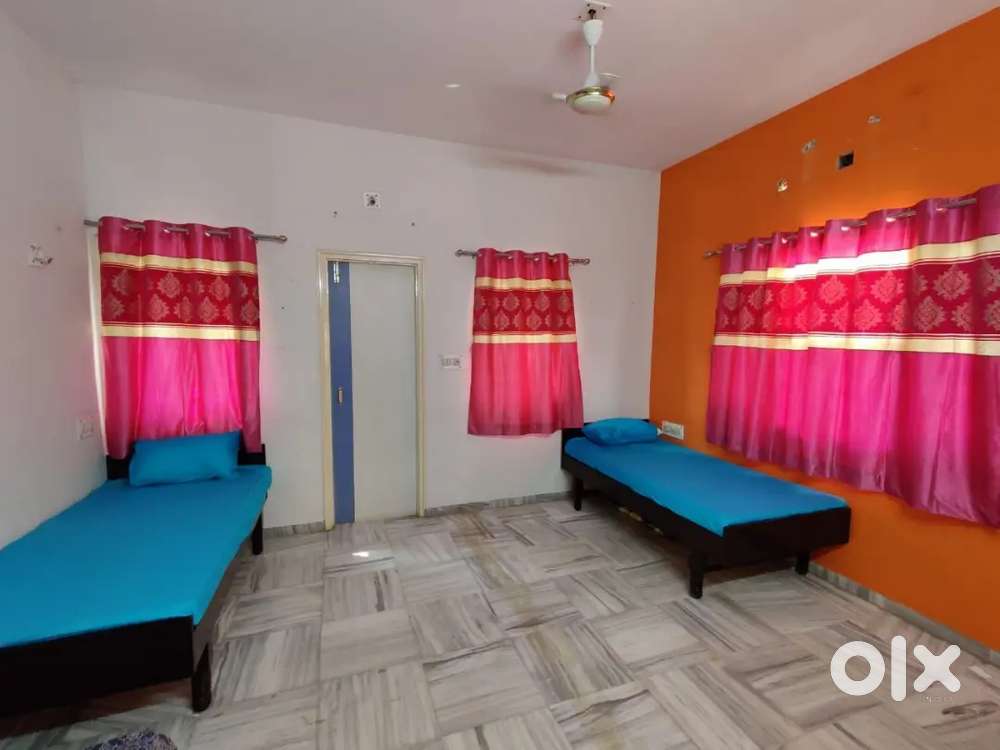 Premium boys PG near Atladra akshar chowk