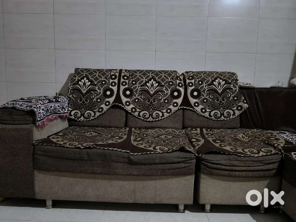 5 seater sofa with corner