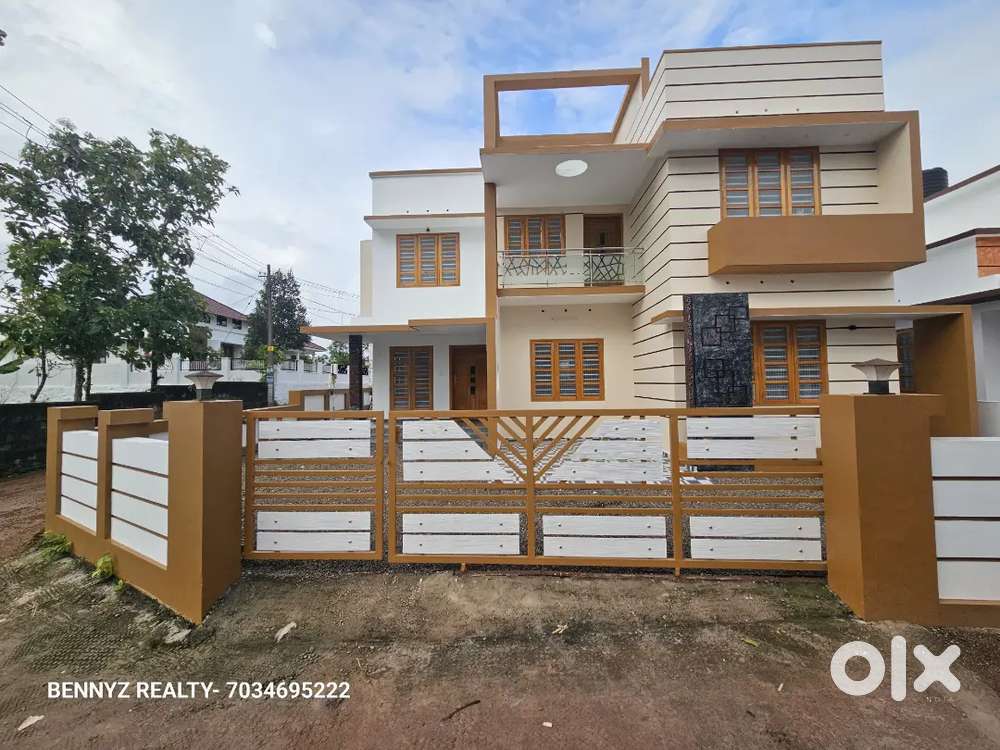 CHINGAVANAM-NELIKAL-KUZHIMATTOM ROAD-04 BHK ELEGANT DESIGN HOME 4 SALE