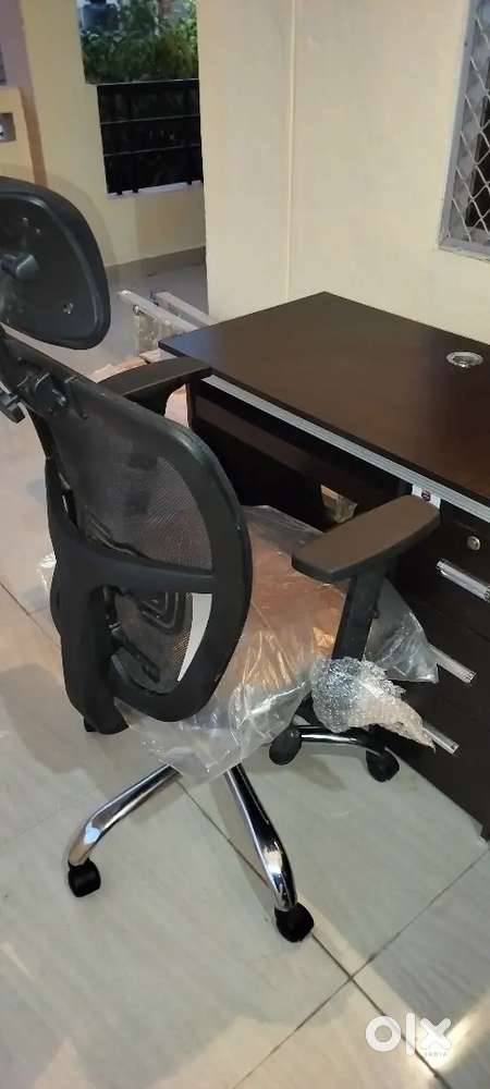 Office chair (Wakefit), office computer table