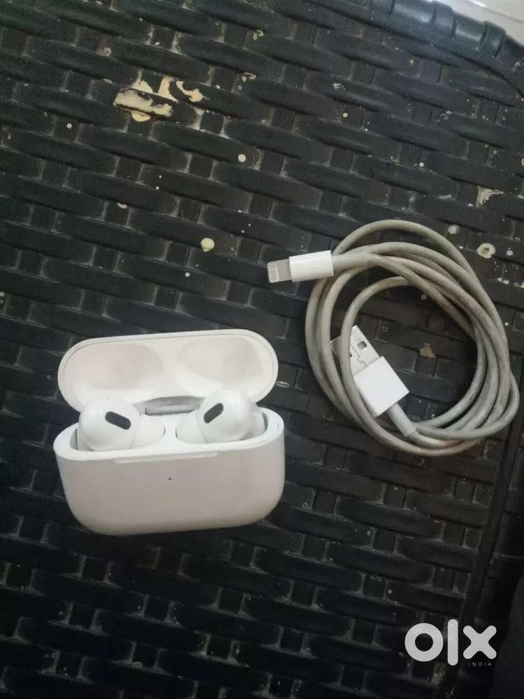 Air pod with cable and box