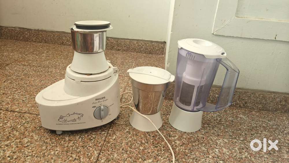 Phillips Juicer mixer with 3 jars