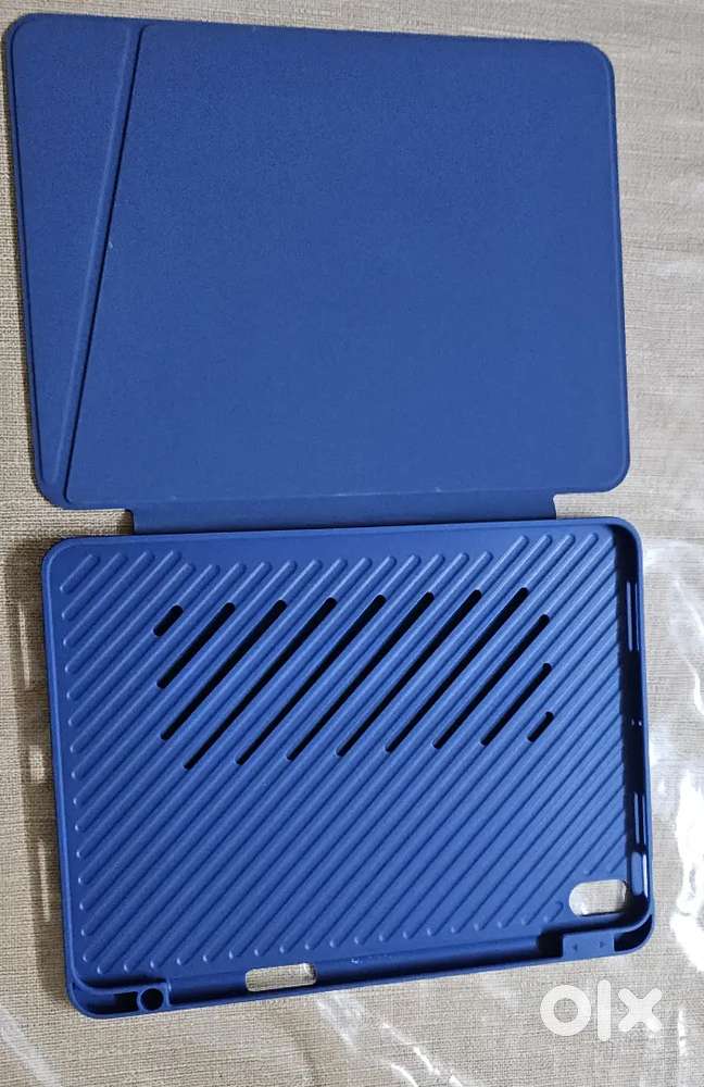 ESR Ipad Air 11 inch case/cover for sale