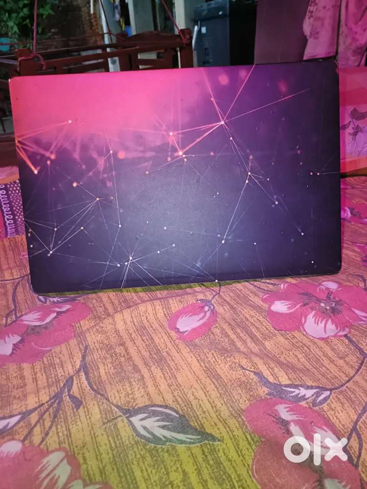 Dell core i5 modal 7480 touch screen acchi condition mein hai