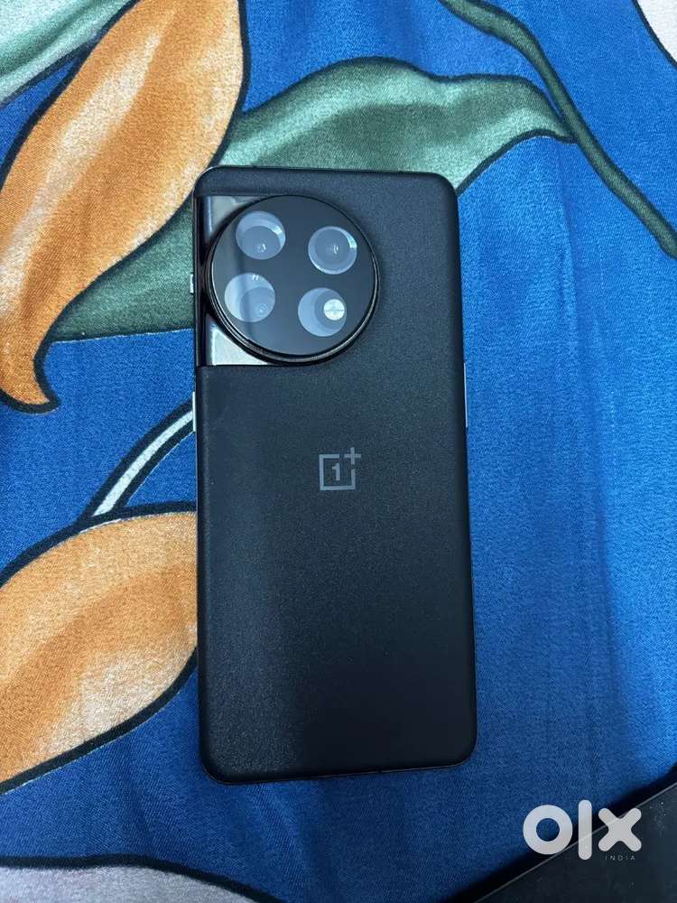 Oneplus 11 256 gb with 12 gb RAM