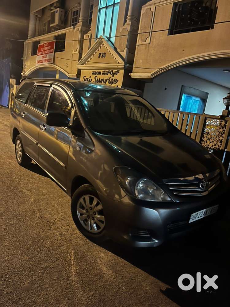 TOYOTA INNOVA 2.5 V 2011