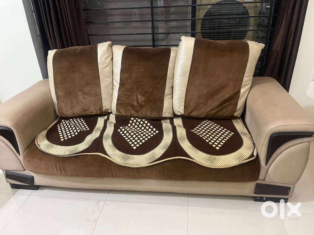 सोफा सेट बेचना है