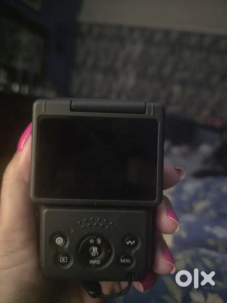 Canon PowerShot V10 15.2MP DSLR Camera