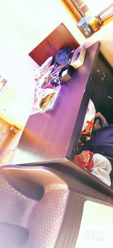 Heavy weight computer Table