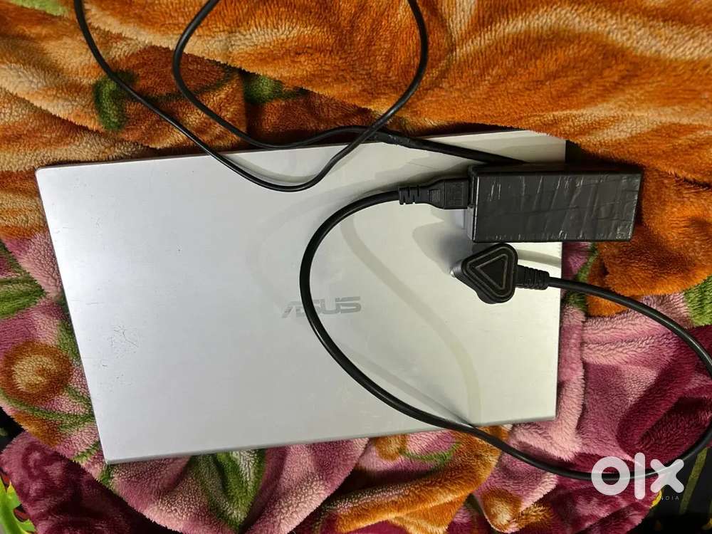 Asus vivobook laptop