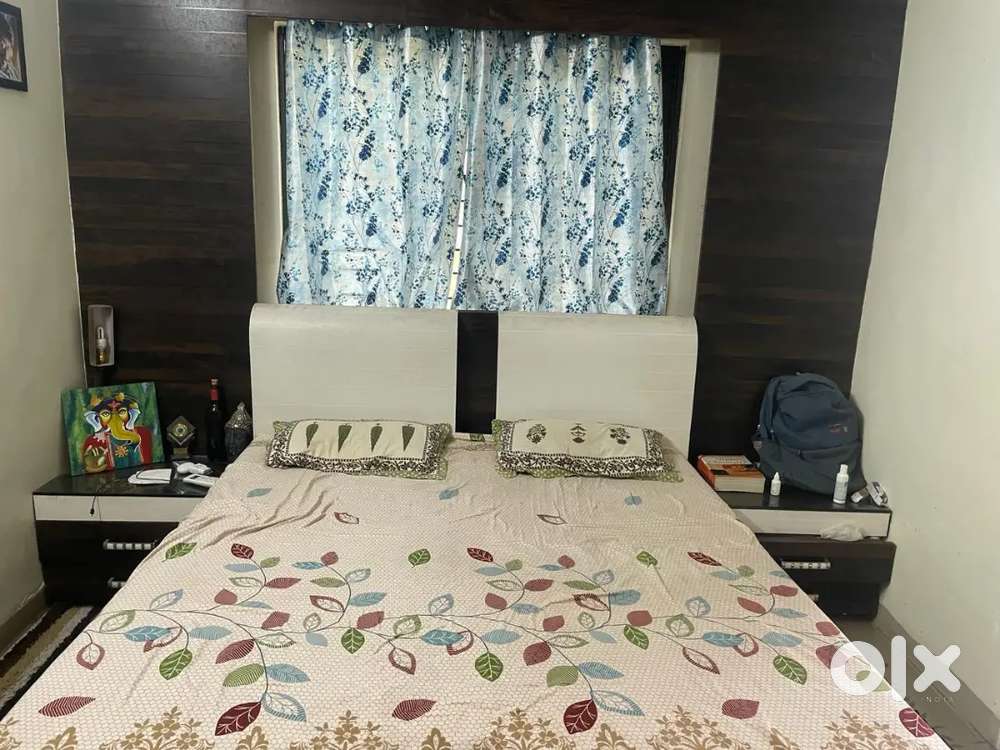 Independent 2 bhk available at nàvlakha for family and bechlour