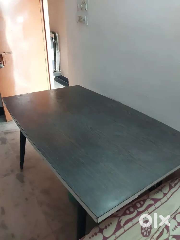 Dining Table(New Condition)