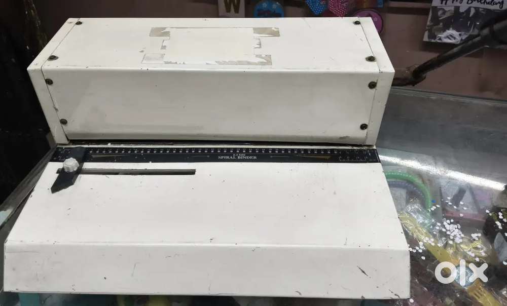 Spiral binding machine