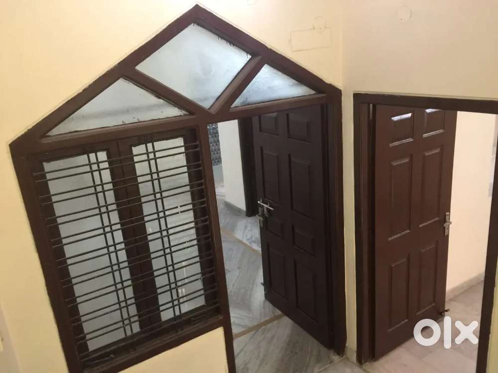 3bhk,1st floor,no lift,opp to owaisi hospital behind lucky restaurant