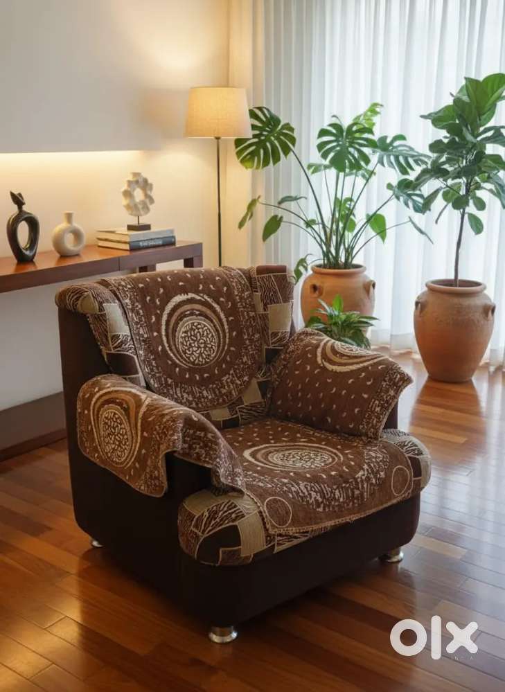 Sofa ( sagwan wood ) well cushiond