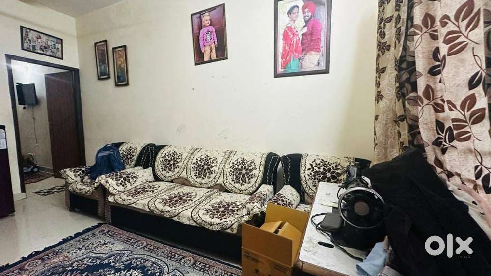 Spacious 1 BHK Semi-Furnished Flat Available – Great Connectivity & Am