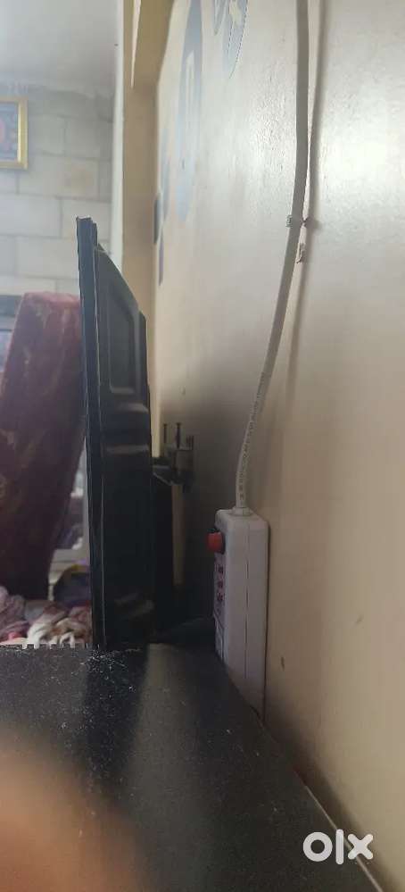 Led tv 43 inches with safety glass on screen