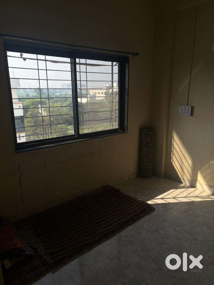 Male / female roomates requried