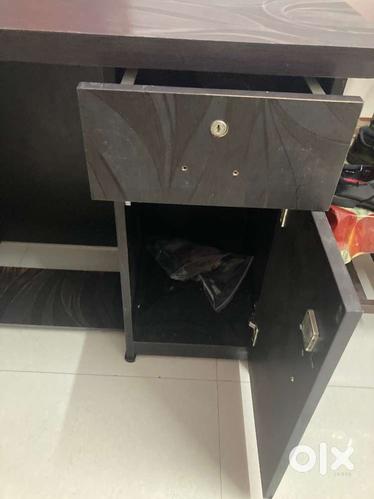 Computer table