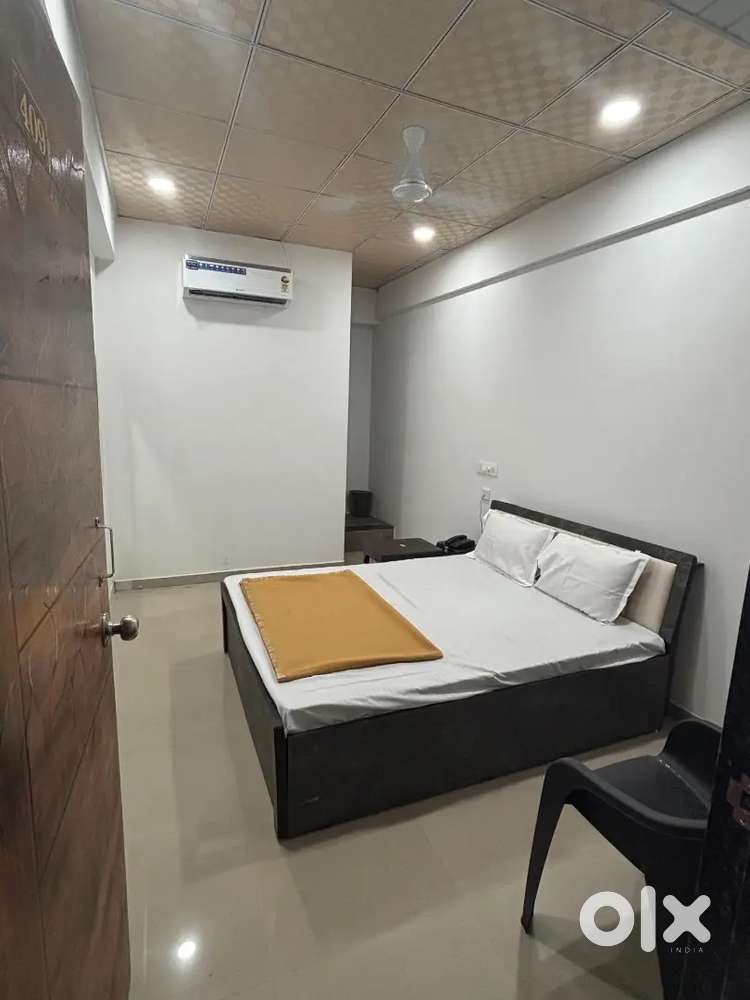PAIN GUEST PG HOTEL SKY BLUE  AC  &  NON AC ROOMS AVAILABLE