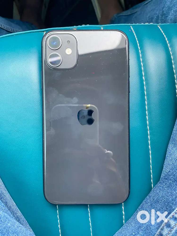 I phone 11/64GB , all parts are original with cable