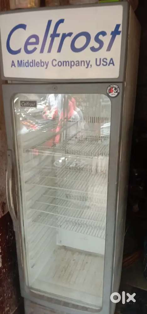 Display fridge bechna hai