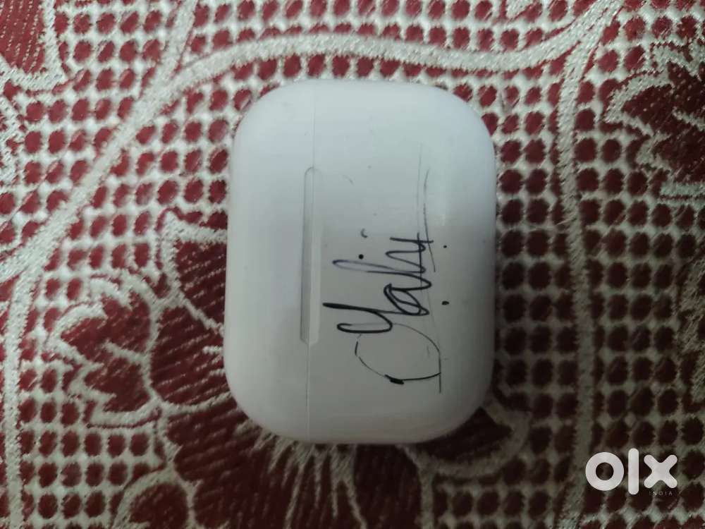Ms dhoni sign Airpods of tws urgent selling