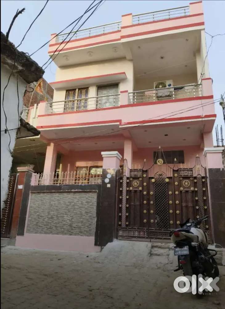 Selling house in 100 gaj plots