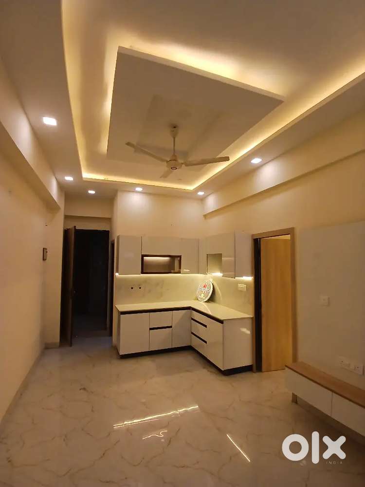 Pre leased studio for high rental income with short invest in Noida