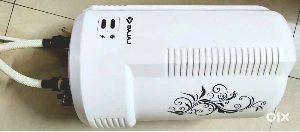 Bajaj Majesty Instant 3 Litre, 3 KW Verical Water Heater (White)