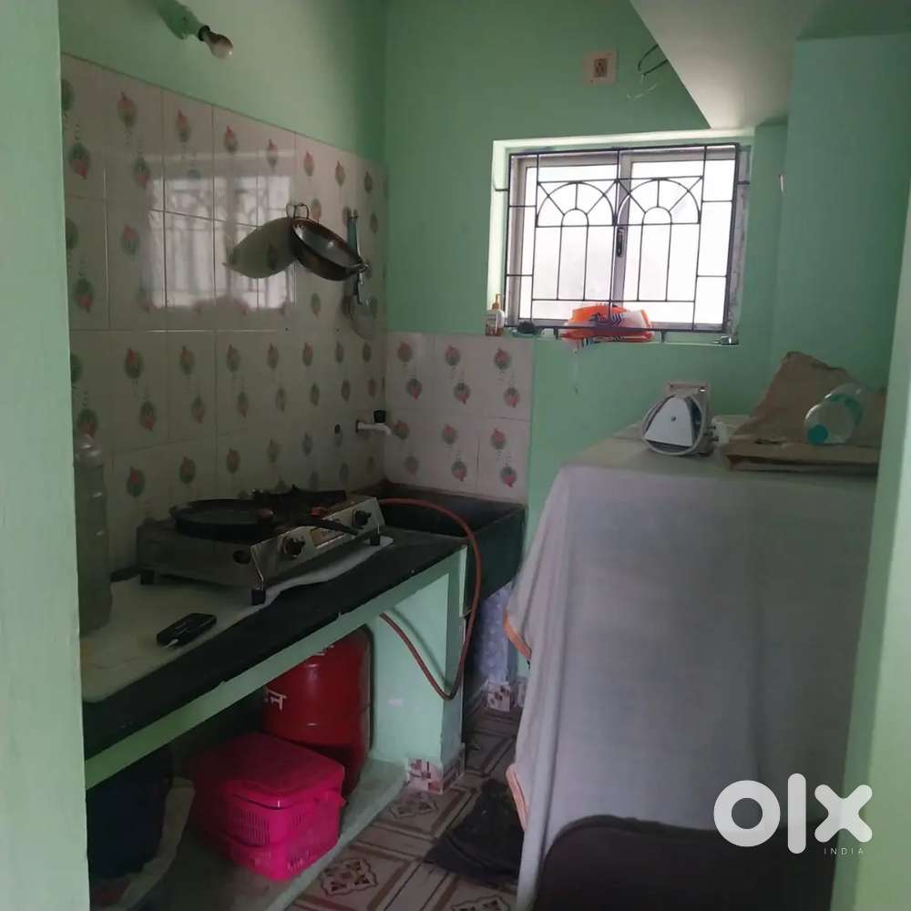 Bachelor men room sharing