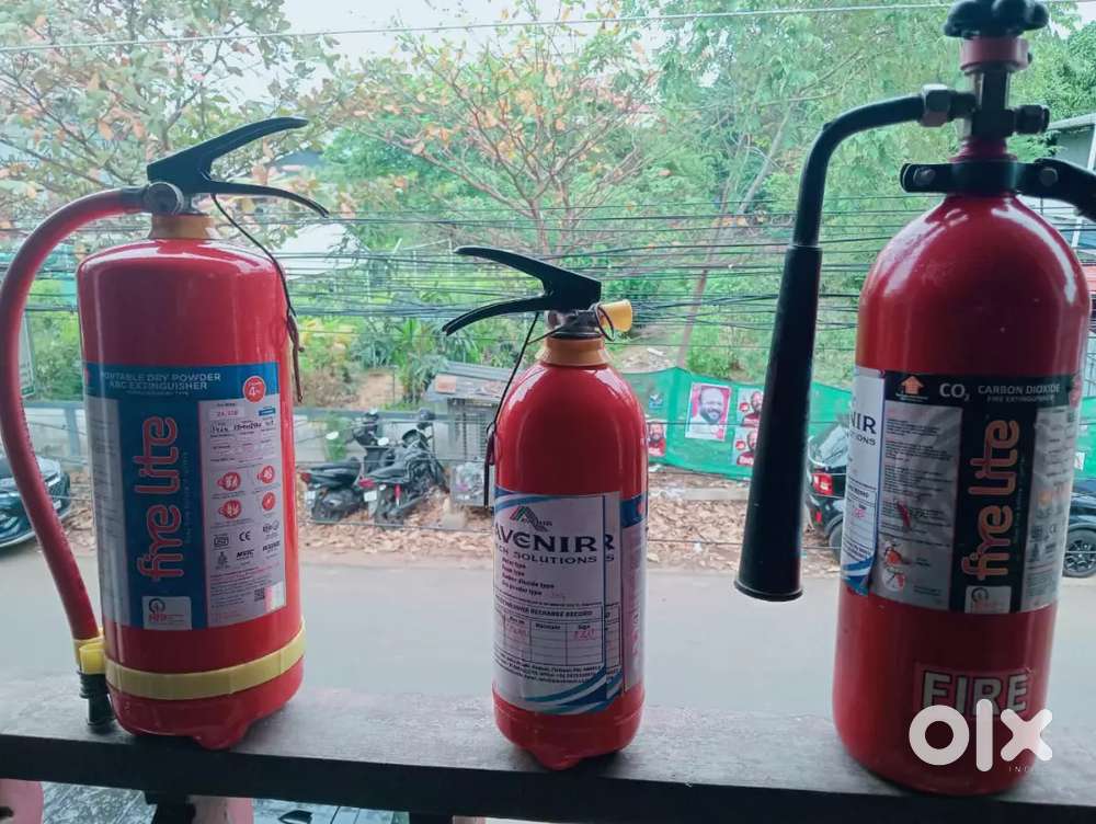 3 waffle matcine, fire extinguisher