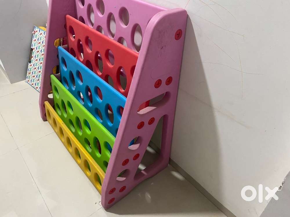 Bookshelf for kids